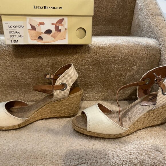 Lucky Brand Kyndra Open Toe Ankle Strap Wedge Sandal/8.5/Natural Soft Linen - Picture 4 of 5